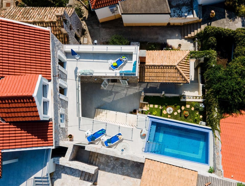 Property building, Swimming pool