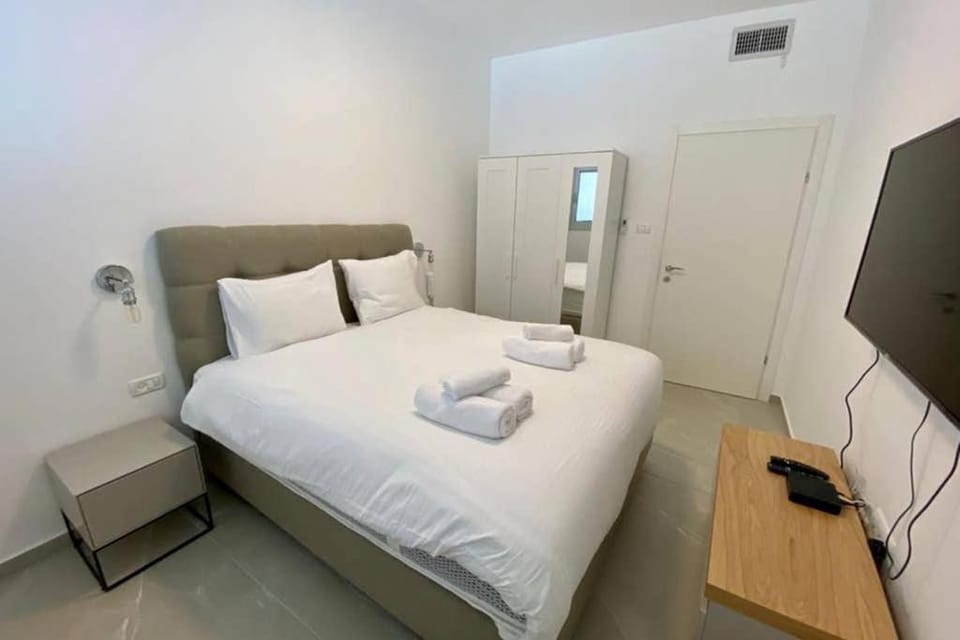Stunning 1 BDR with balcony on Sheinkin st Apartment in Tel Aviv-Yafo