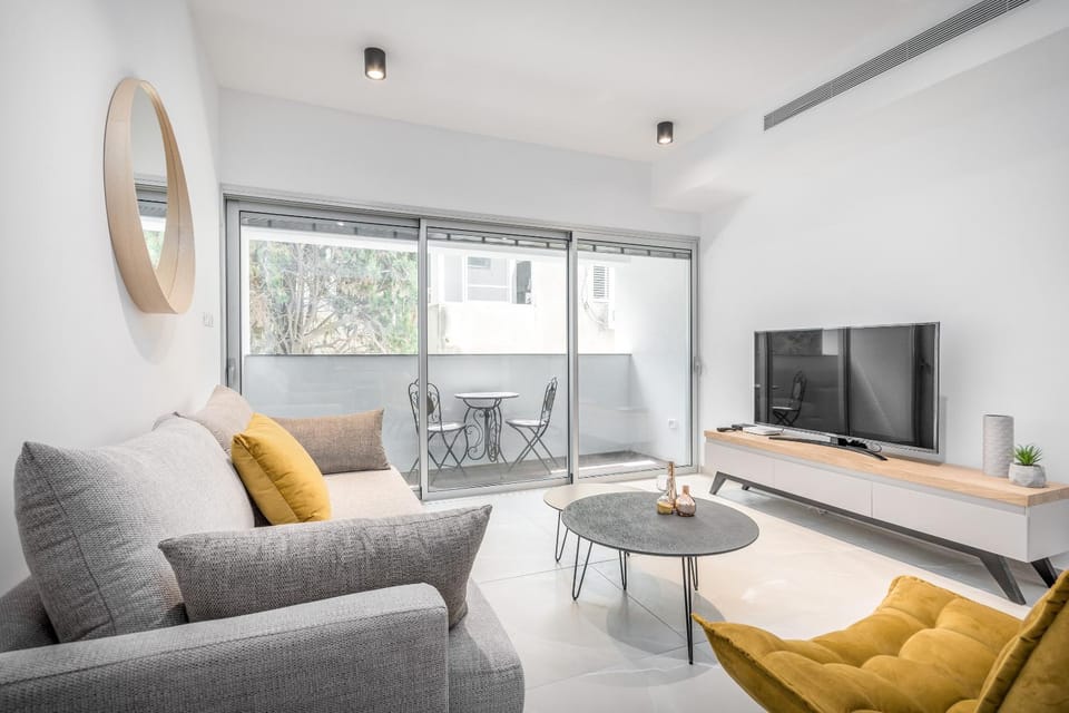 Stunning 1 BDR with balcony on Sheinkin st Apartment in Tel Aviv-Yafo