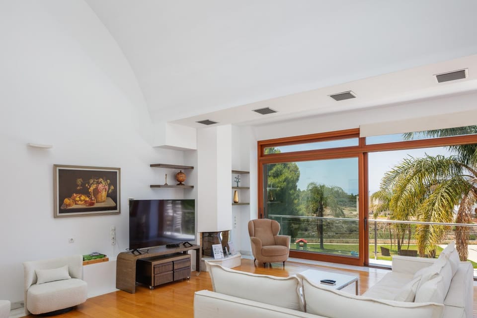 TV and multimedia, Living room, Seating area, Garden view