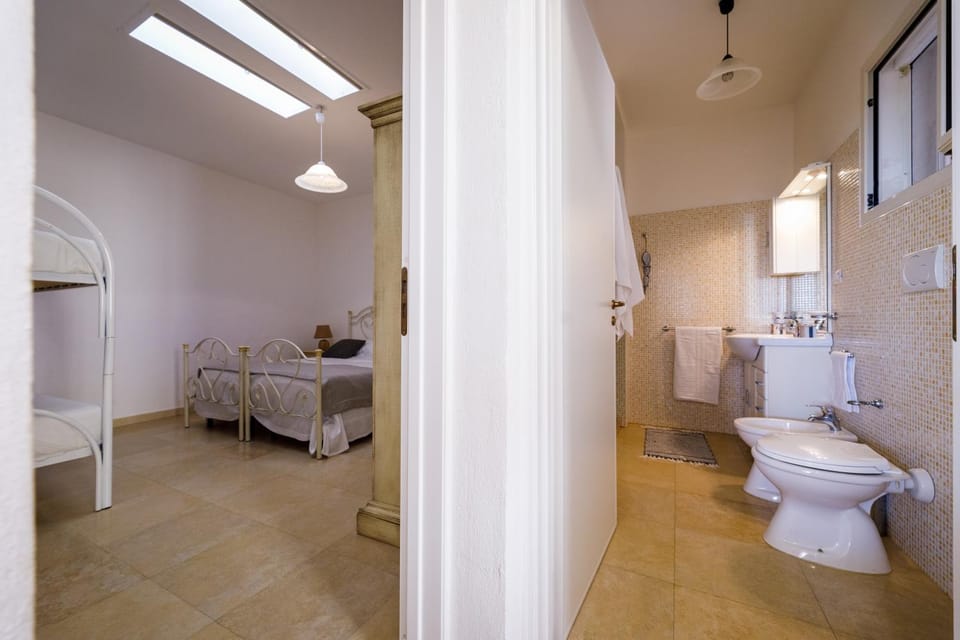Shower, Bathroom, Bedroom, bunk bed