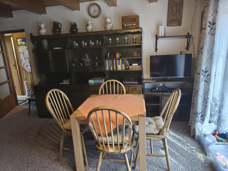 Communal lounge/ TV room, Living room, Dining area