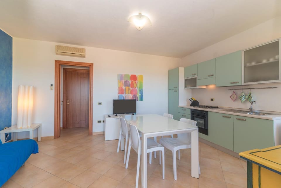 Property building, Kitchen or kitchenette, Living room