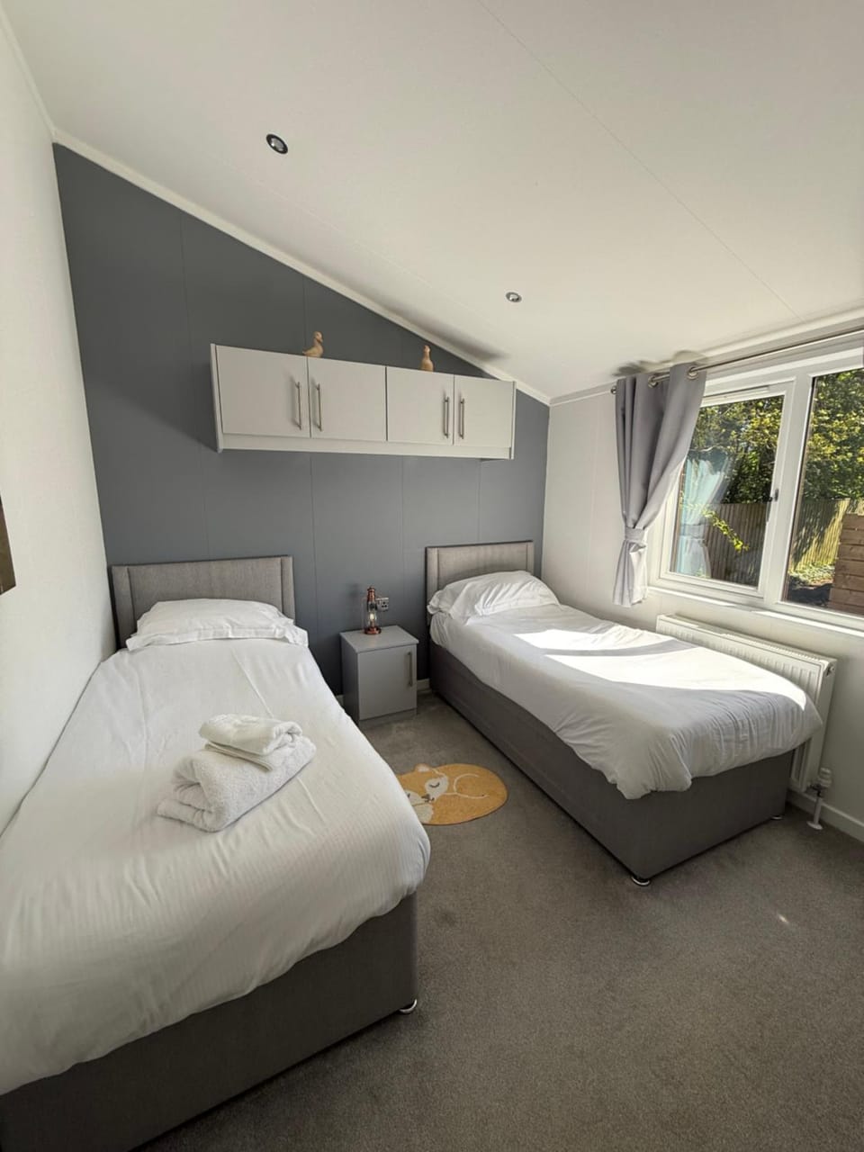 Fox Lodge at Owlet Hideaway - with Hot Tub, Near York House in England