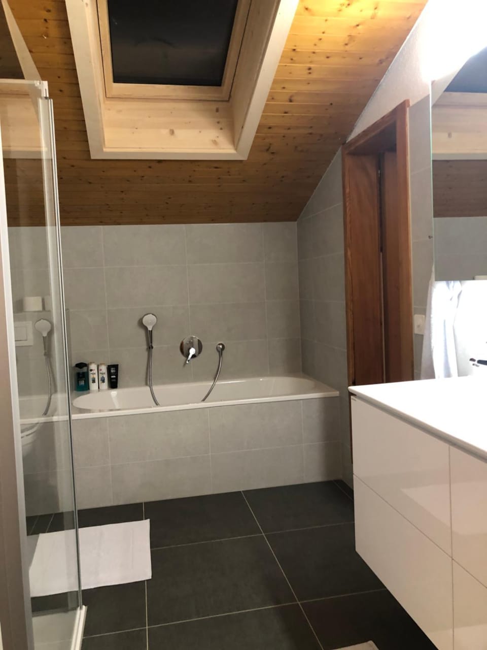 Shower, Toilet, Bathroom, Bath