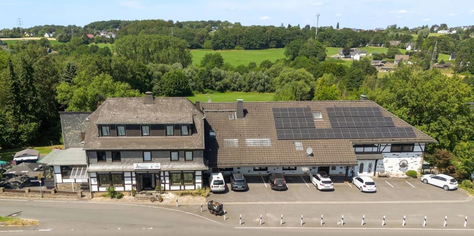 Property building, Garden, View (from property/room), Garden view, Parking
