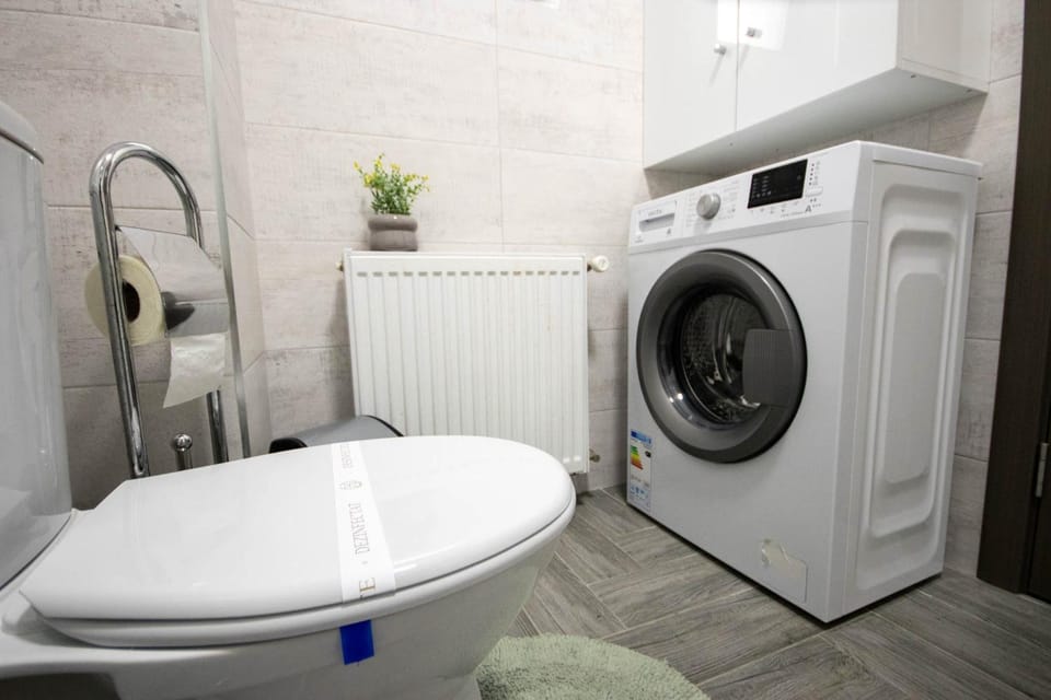 Bathroom, washing machine