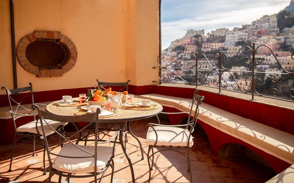Natural landscape, Food and drinks, Dining area, Mountain view