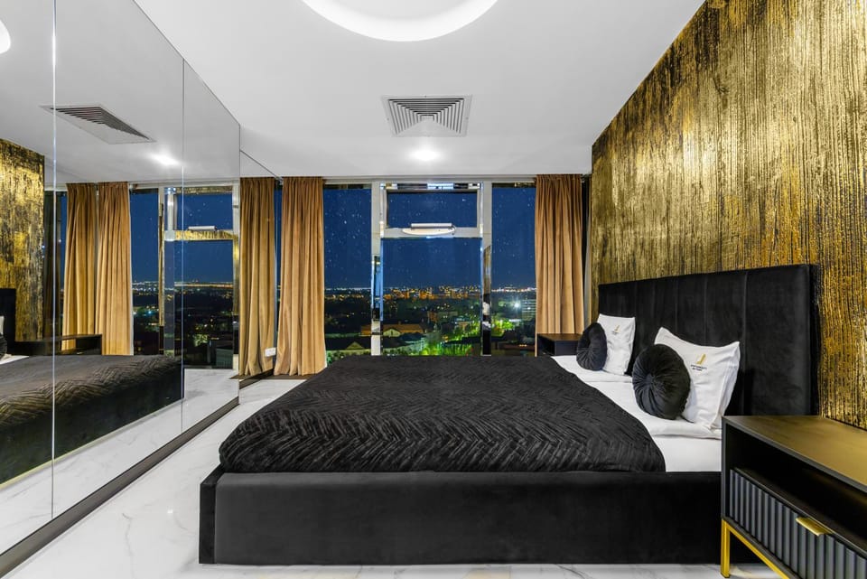 Bed, Night, View (from property/room), Photo of the whole room, Seating area, Bedroom
