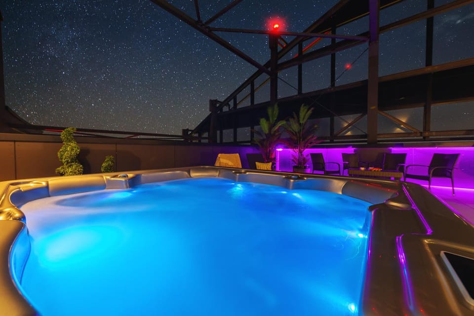 Night, Hot Tub, Balcony/Terrace