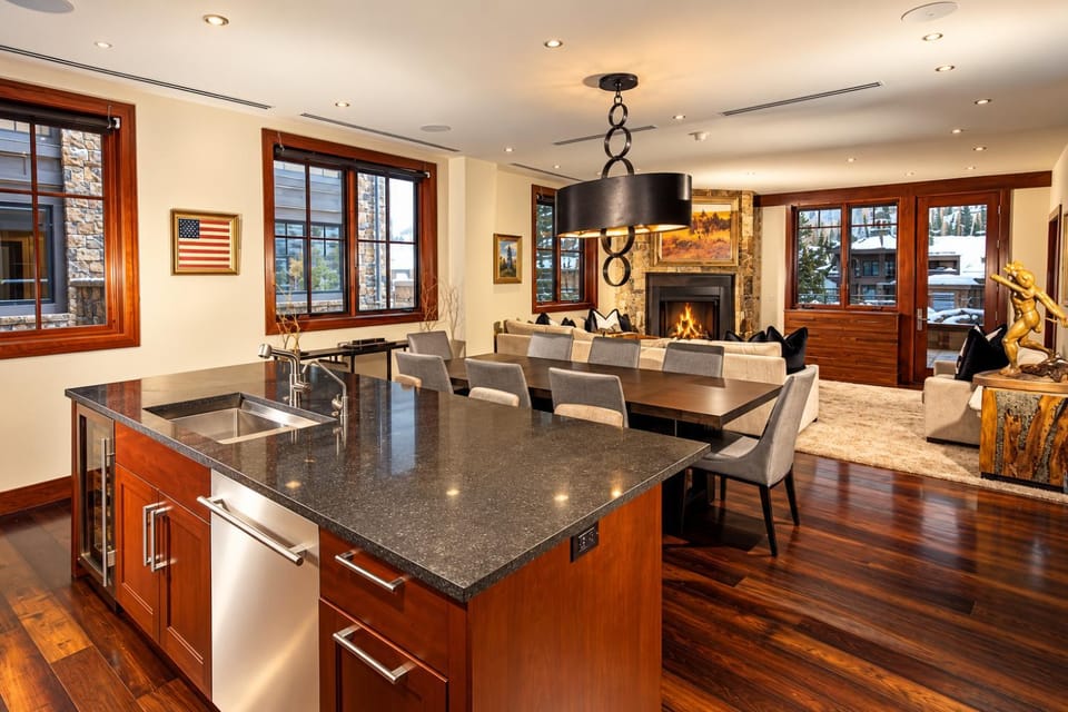 Platinum Vail Solaris 3 Bedroom Vacation Rental Set At The Base Of The Mountain Just Steps From The Gondola Apartment in Vail