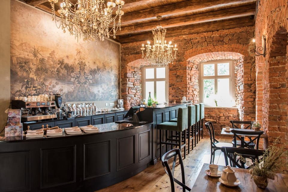 Coffee/tea facilities, Lounge or bar