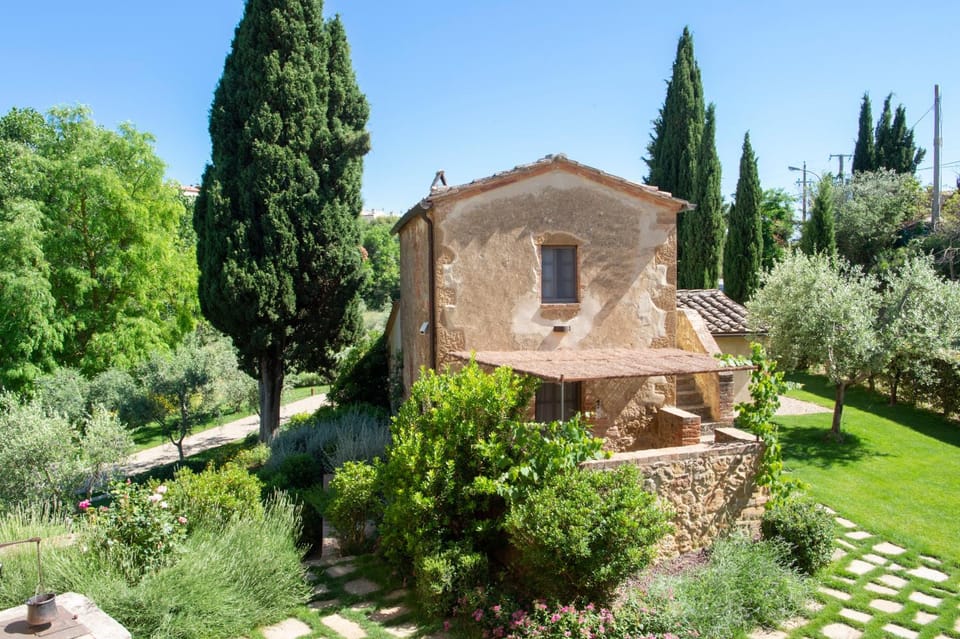 Property building, Patio, Facade/entrance, Garden, Photo of the whole room