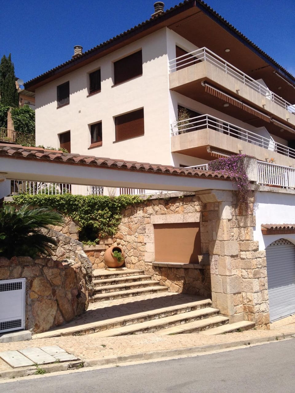 Property building, Facade/entrance