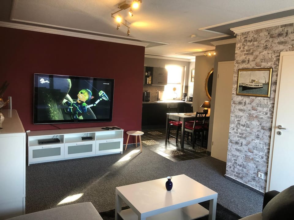 TV and multimedia, Living room, Lounge or bar