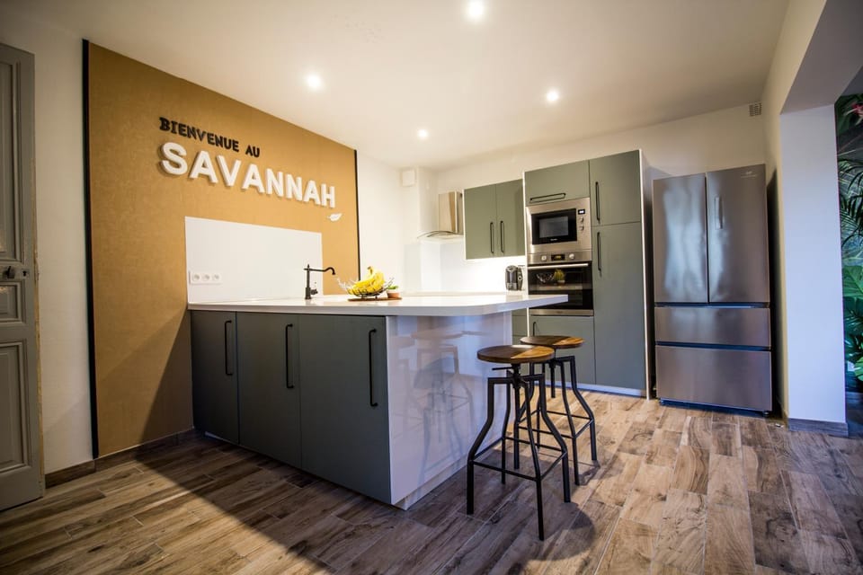 Kitchen or kitchenette, Communal kitchen