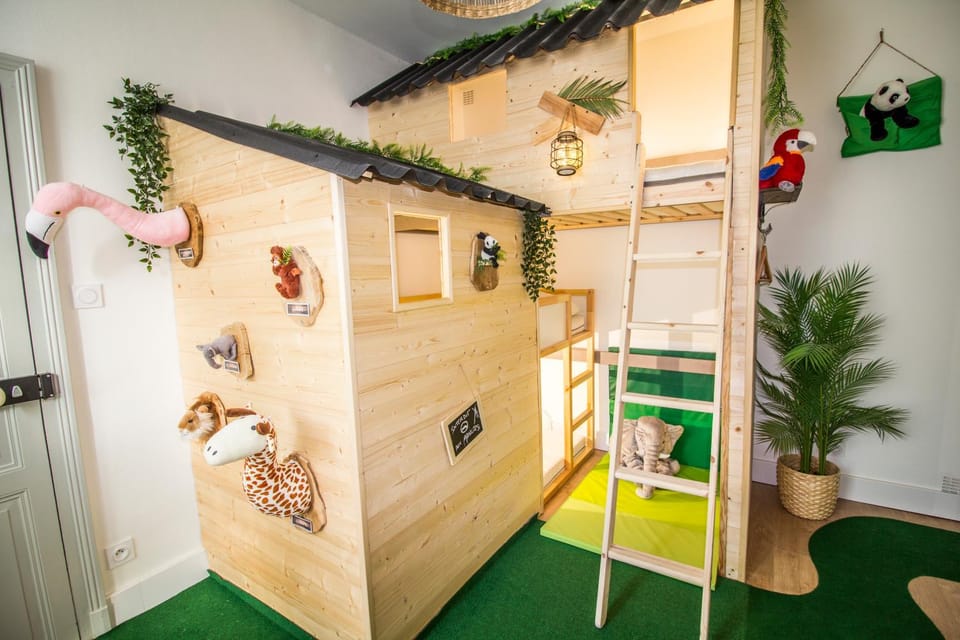 Bedroom, bunk bed