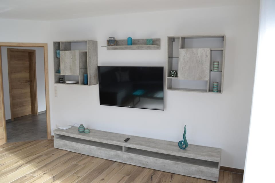 Communal lounge/ TV room, TV and multimedia