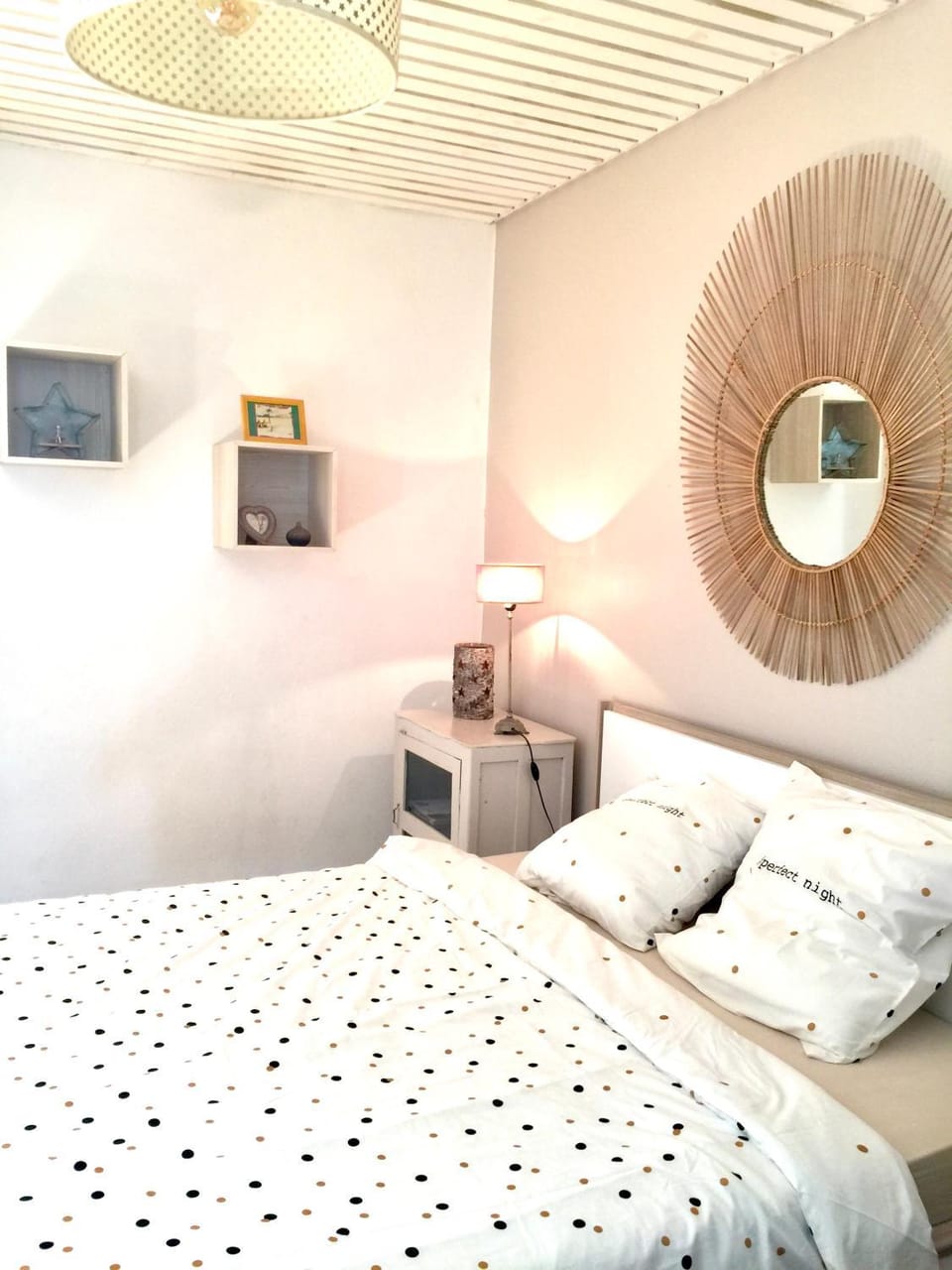 Photo of the whole room, Bedroom