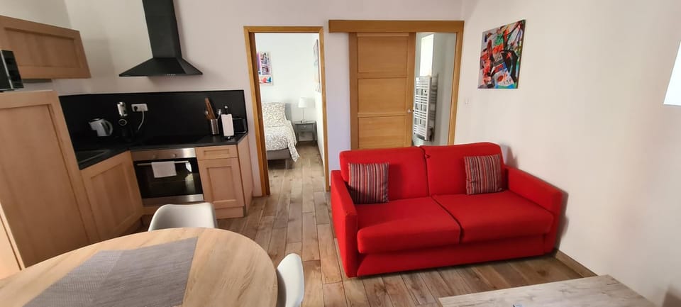 "LE PAVILLON" Maisonnette 150 m gare des Aubrais House in Orléans