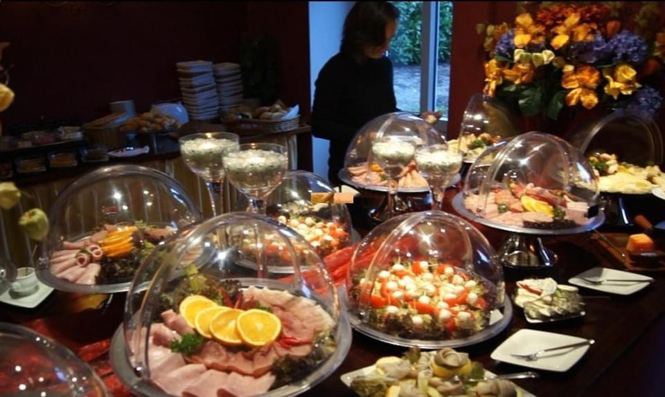 Restaurant/places to eat, Food and drinks, Food, Buffet breakfast