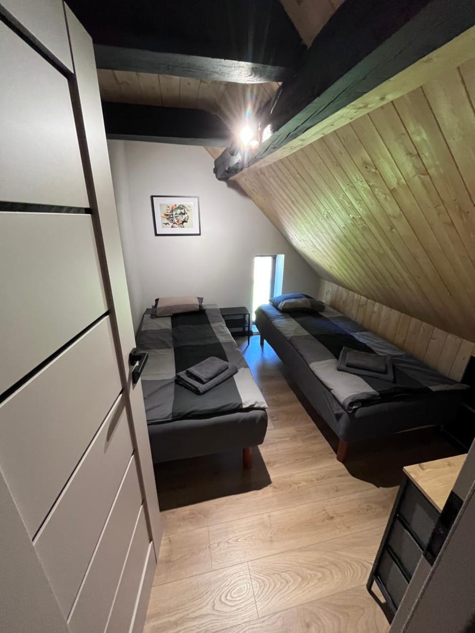 Bed, Seating area, Bedroom