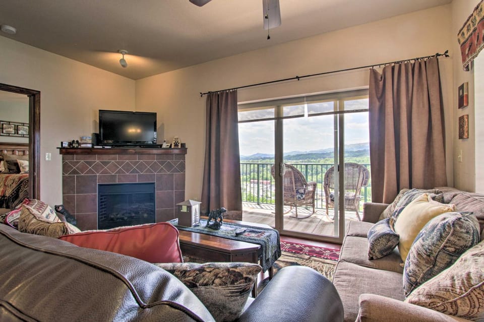 2 Mi to Attractions: Pigeon Forge Condo House in Pigeon Forge