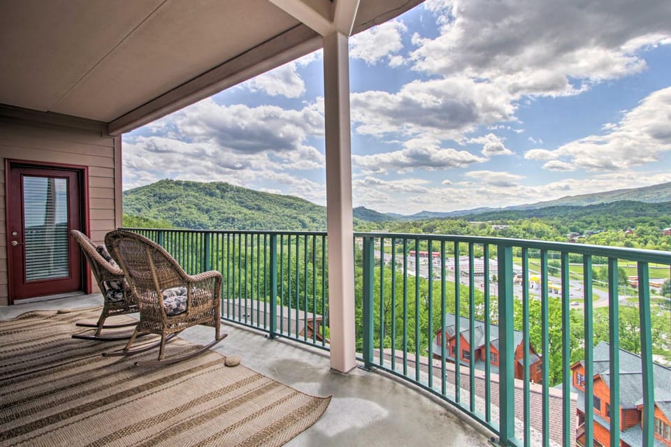 2 Mi to Attractions: Pigeon Forge Condo House in Pigeon Forge