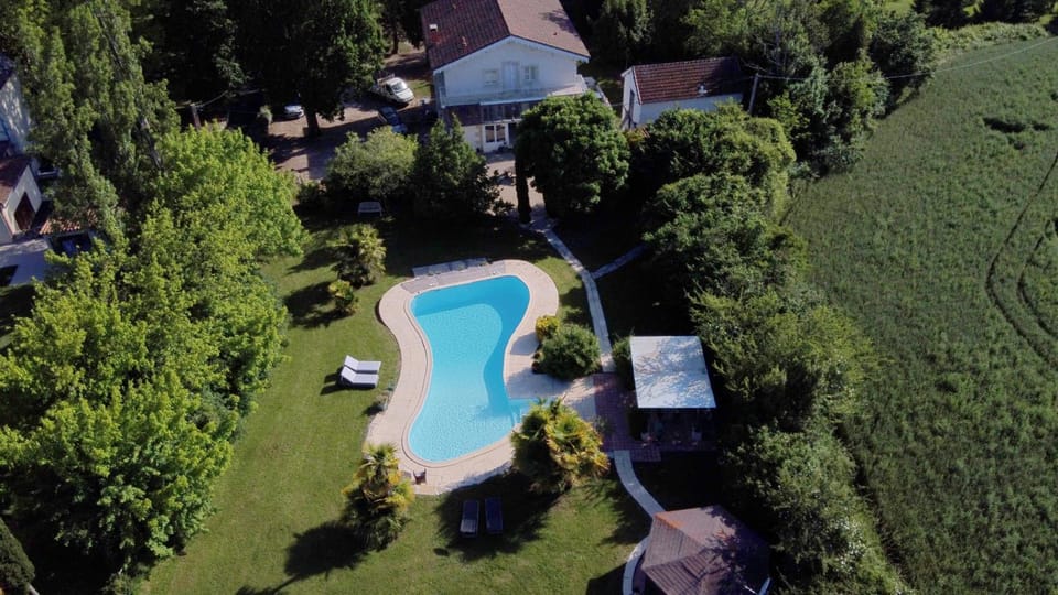 Property building, Garden, Swimming pool
