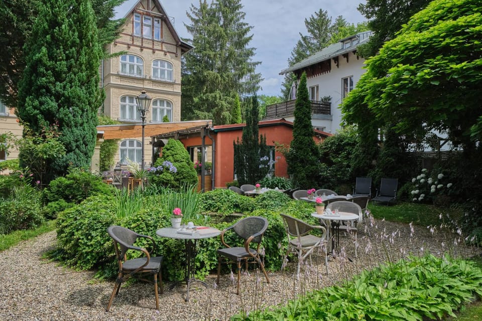 Garden, Breakfast
