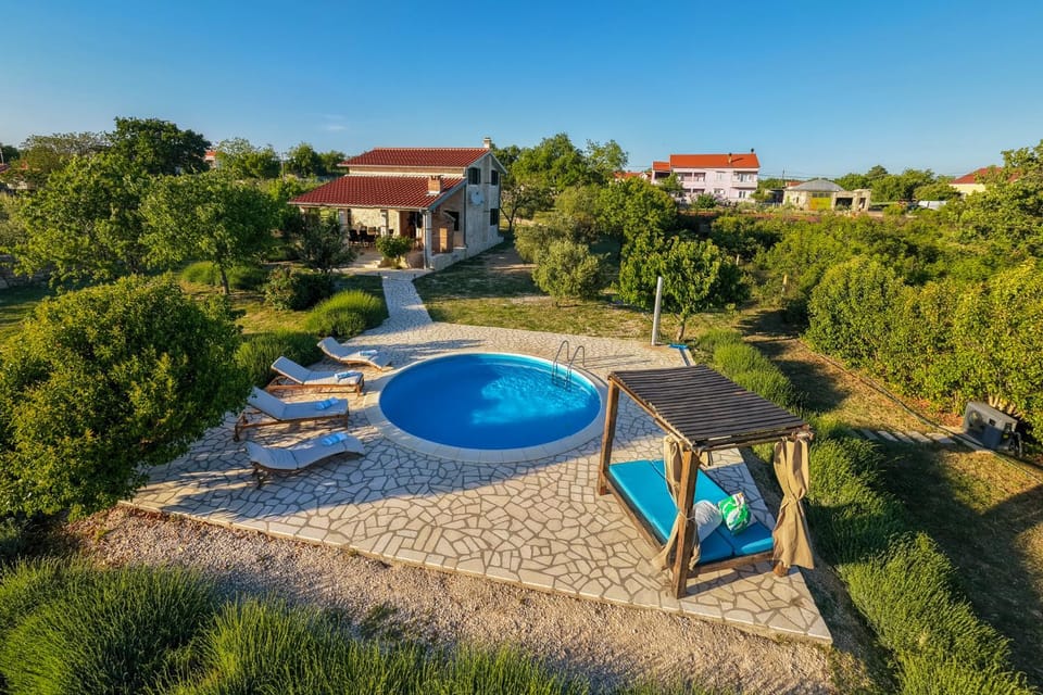 Property building, Spring, Day, Natural landscape, Garden, Garden view, Pool view, Swimming pool, Swimming pool, sunbed