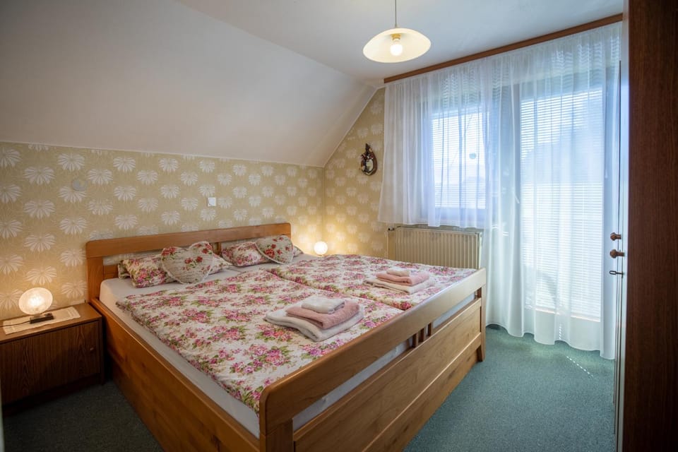 Bed, Balcony/Terrace, Bedroom