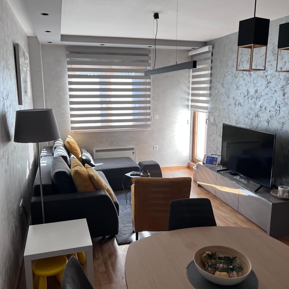 Communal lounge/ TV room, Living room, Seating area