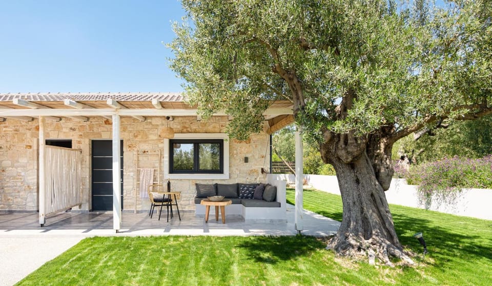 Property building, Patio, Facade/entrance, Garden