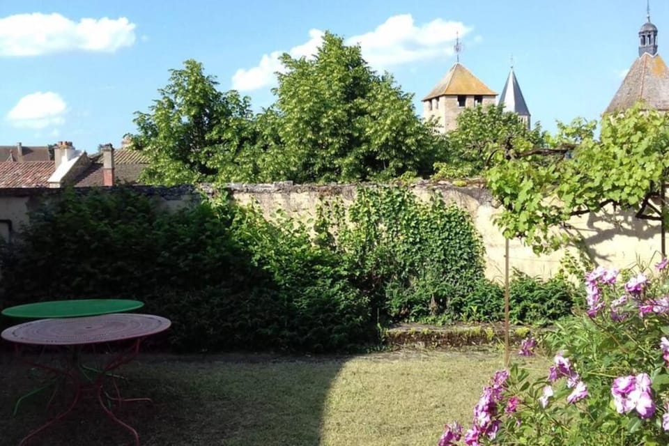 Jardin de Curé House in Bourgogne-Franche-Comté