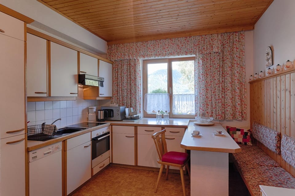 Coffee/tea facilities, Kitchen or kitchenette