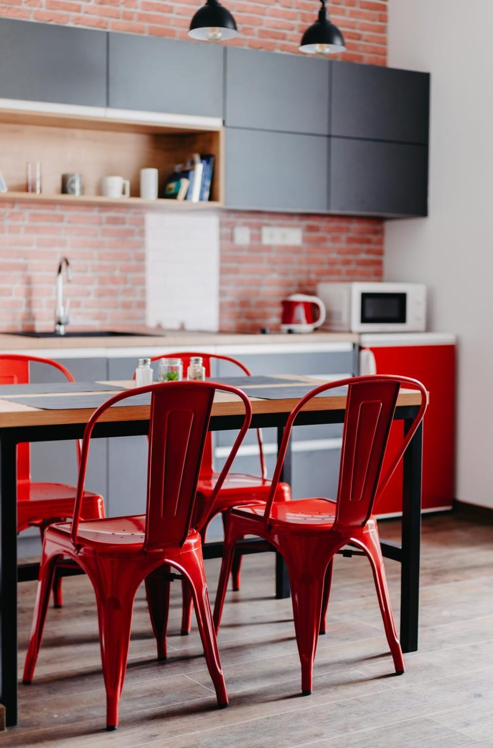 Kitchen or kitchenette, Dining area