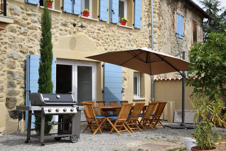 Property building, Patio, Garden, Balcony/Terrace, Dining area, Garden view
