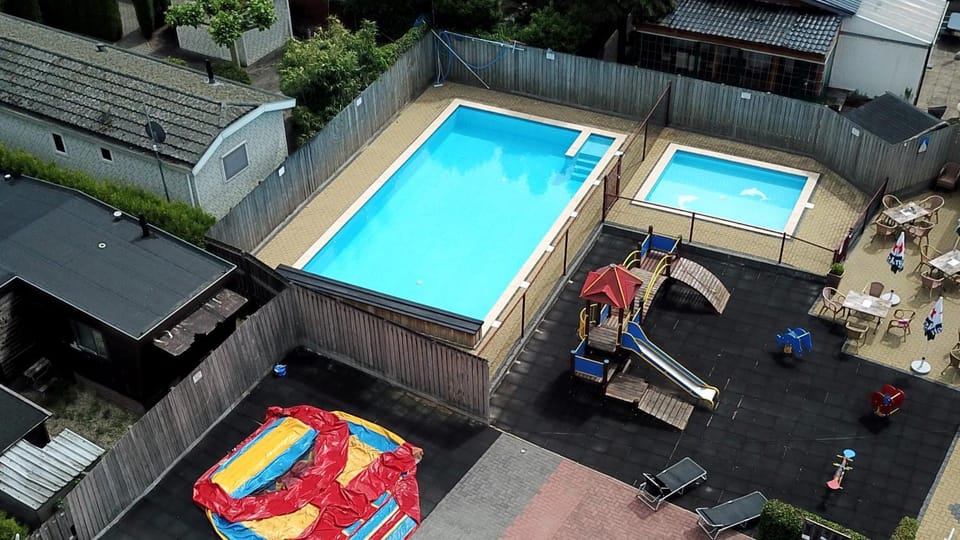 Swimming pool, Swimming pool