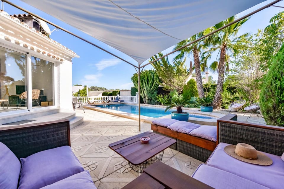 Balcony/Terrace, Seating area, Swimming pool