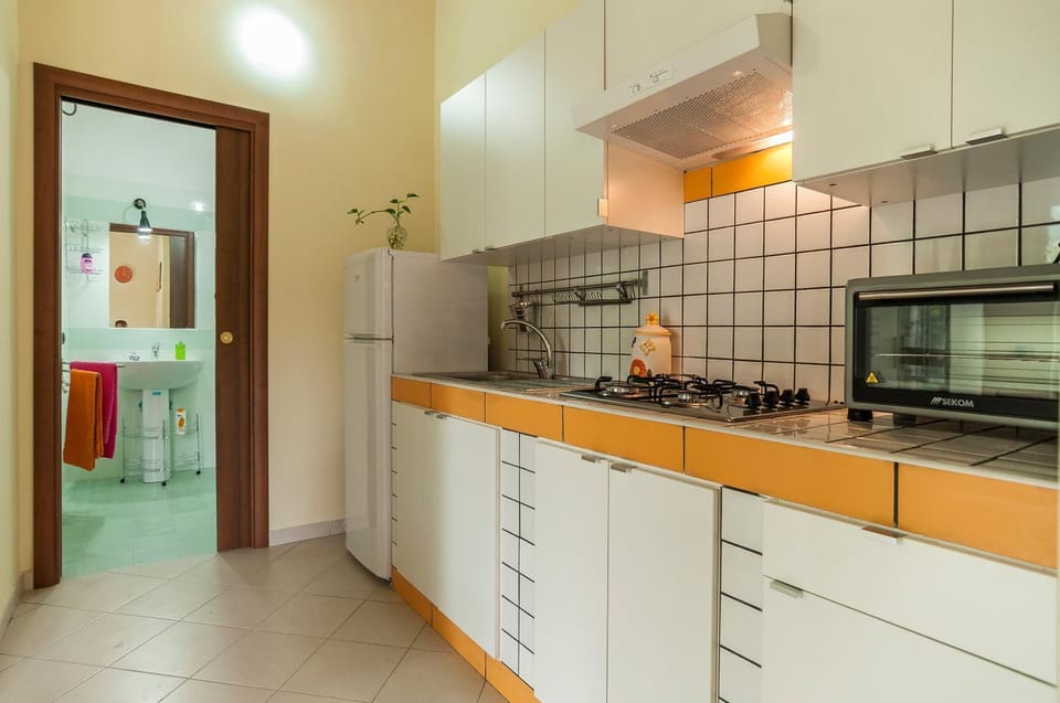 Kitchen or kitchenette, pet friendly, stove