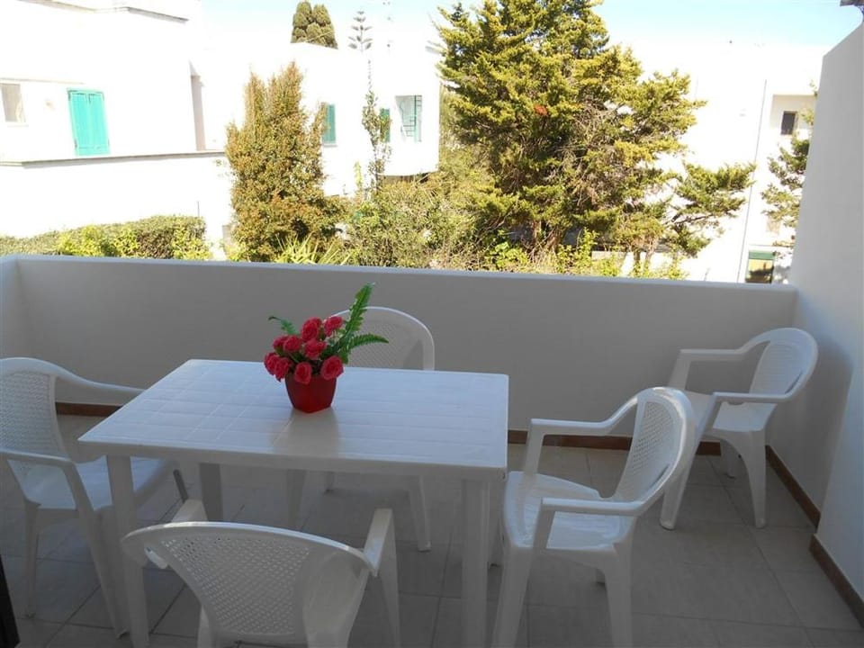 Patio, Day, Balcony/Terrace