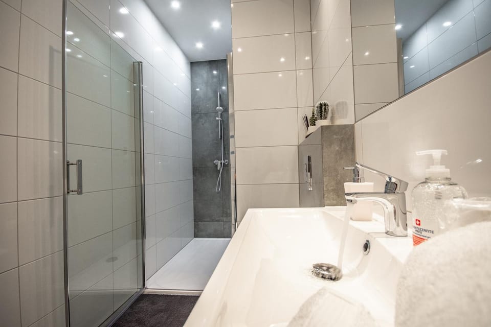 Shower, Bathroom, towels