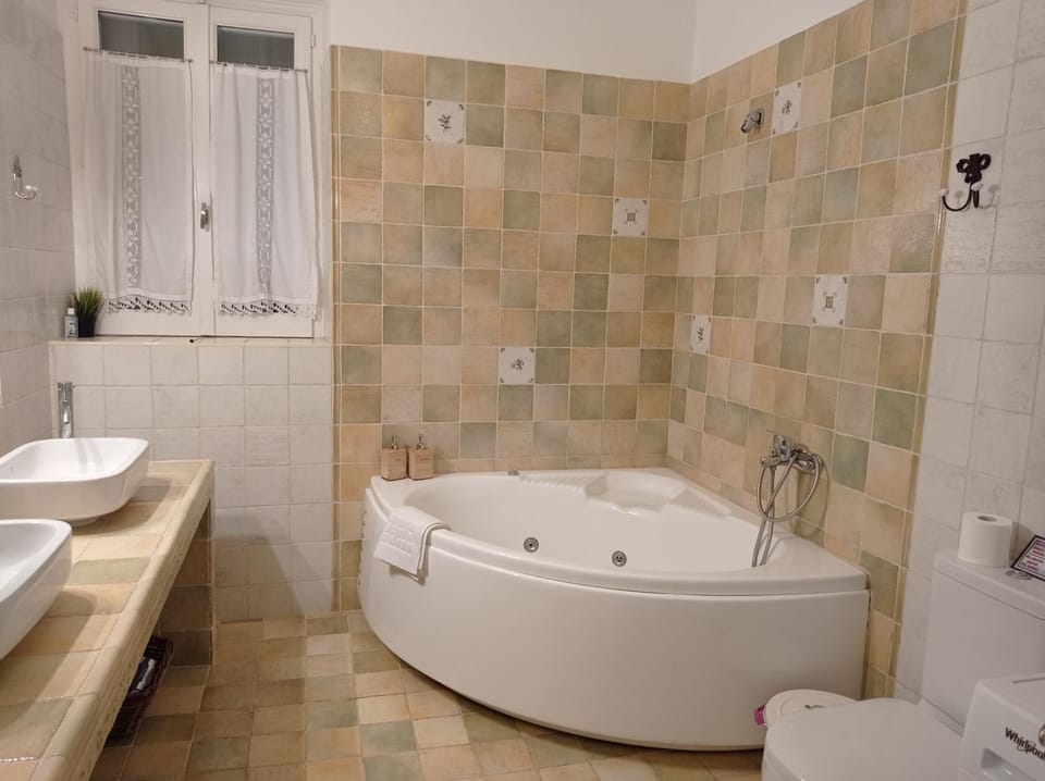 Shower, Hot Tub, Bath