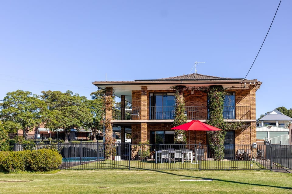 By the Lake - Lake Macquarie Apartment in Lake Macquarie