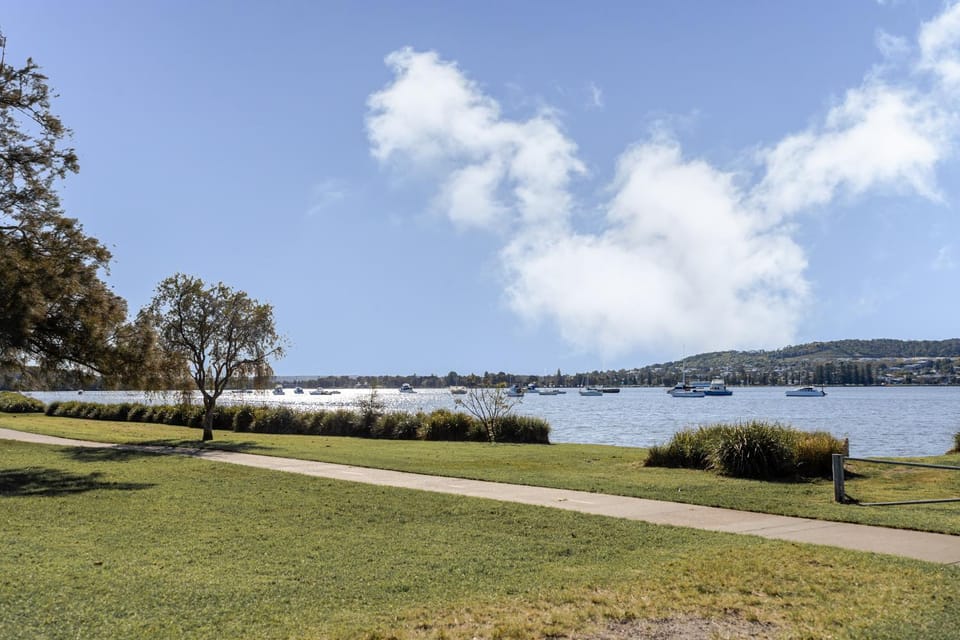 By the Lake - Lake Macquarie Apartment in Lake Macquarie