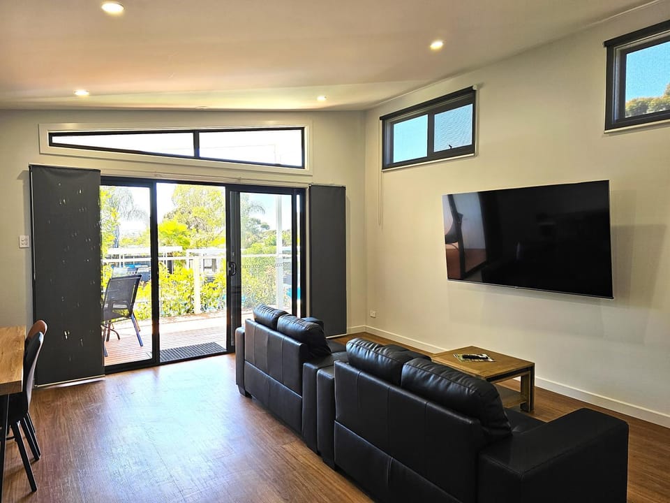 Murray Bridge Tourist Park - Adult Only Campground/ 
RV Resort in Murray Bridge