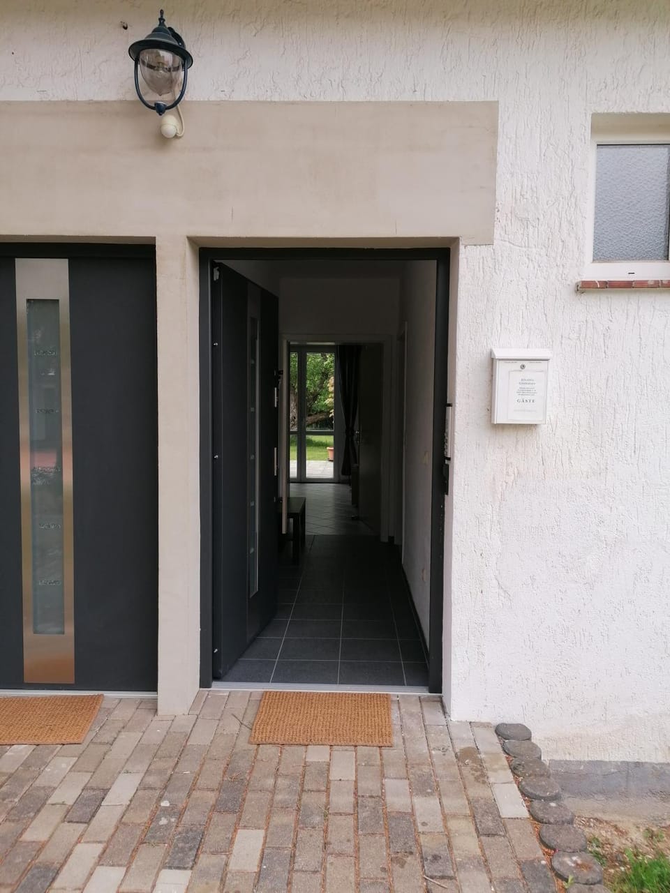 Facade/entrance