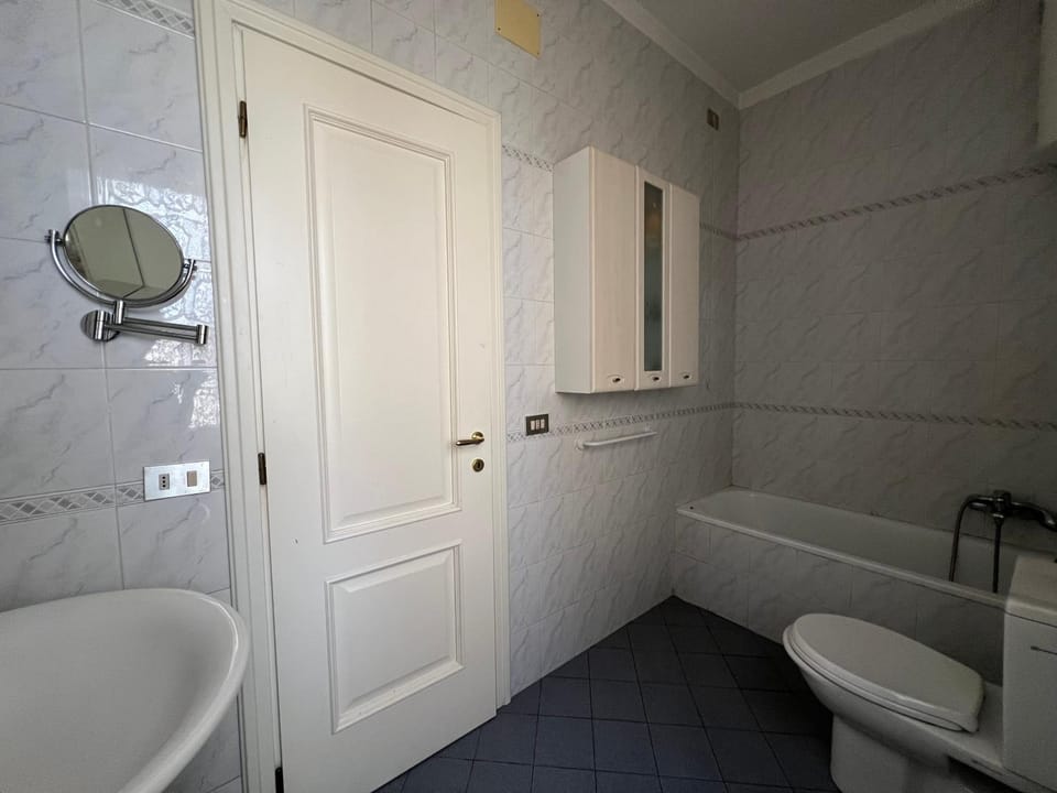 Shower, Toilet, Bathroom, Bath