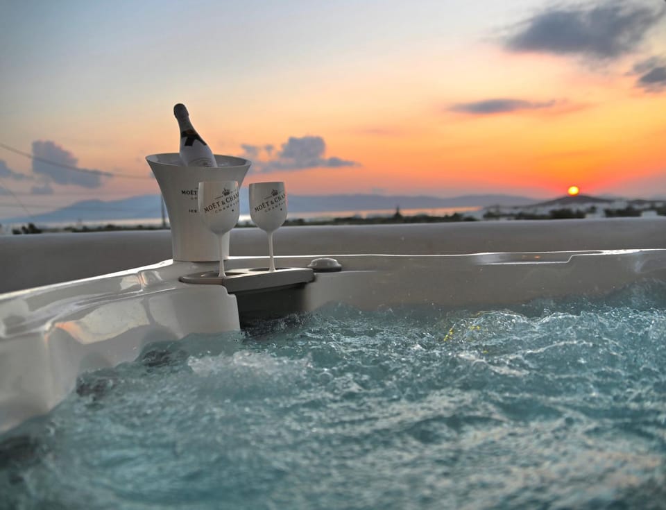 Property building, Natural landscape, Summer, Hot Tub, View (from property/room), Balcony/Terrace, On site, City view, Garden view, Landmark view, Mountain view, Sea view, Sunset